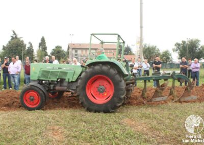 Aratura con trattori d'epoca