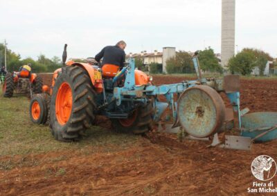 Aratura con trattori d'epoca