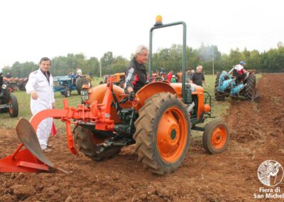 Aratura con trattori d'epoca