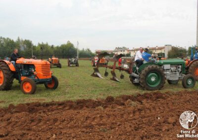 Aratura con trattori d'epoca