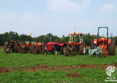 Aratura con trattori d'epoca
