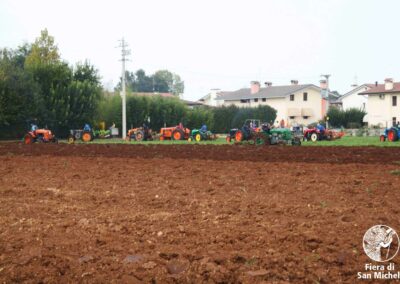 Aratura con trattori d'epoca