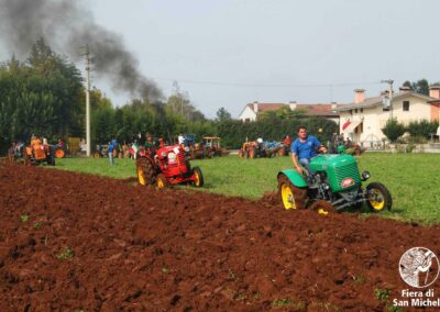 Aratura con trattori d'epoca