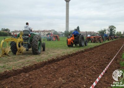 Aratura con trattori d'epoca