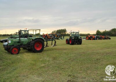 Aratura con trattori d'epoca