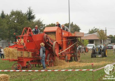 Trebbiatura con la storica macchina Fabiani