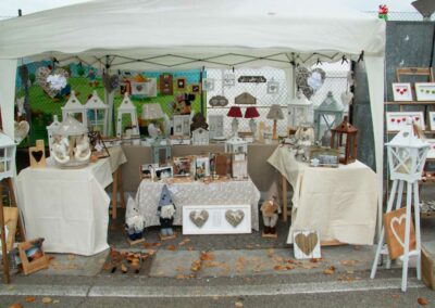 Mercatini dell'artigianato lungo via Pola
