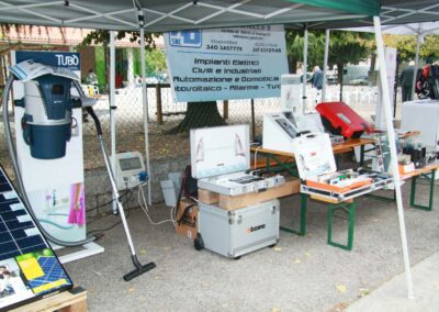 Mercatini dell'artigianato lungo via Pola
