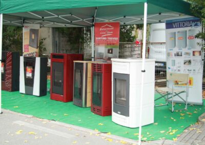 Mercatini dell'artigianato lungo via Pola