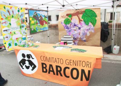 Mercatini dell'artigianato lungo via Pola