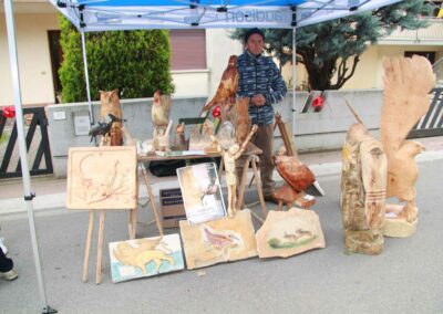 Mercatini dell'artigianato lungo via Pola